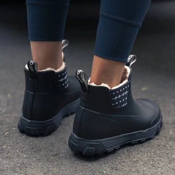 GRUNDÉNS NŐI DEVIATION SHERPA ANKLE BOOT